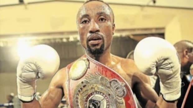“Wonderboy” Bongani Mahlangu celebrates after claiming the WBO International junior featherweight belt. Mahlangu defended his title by beating Luthando Mbumbulwana on Saturday September 30 in South Africa. STEPHANIE LLOYD.